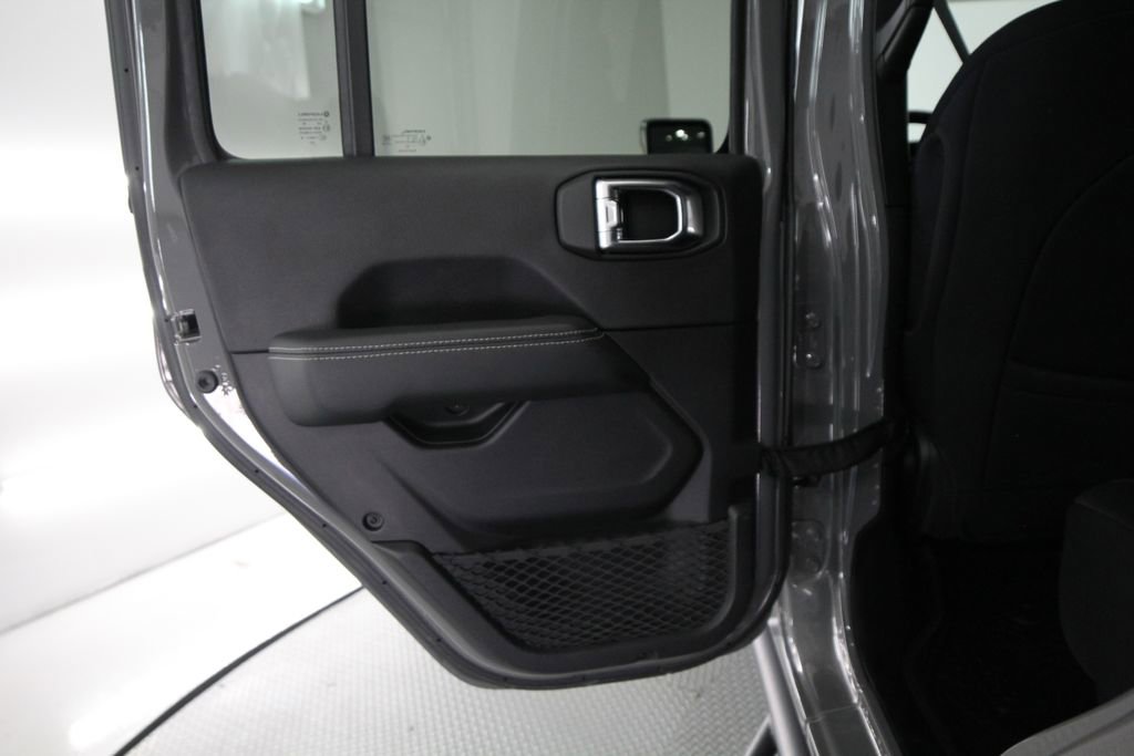 Used 2021 Jeep Gladiator Overland AWD/4WD image 38