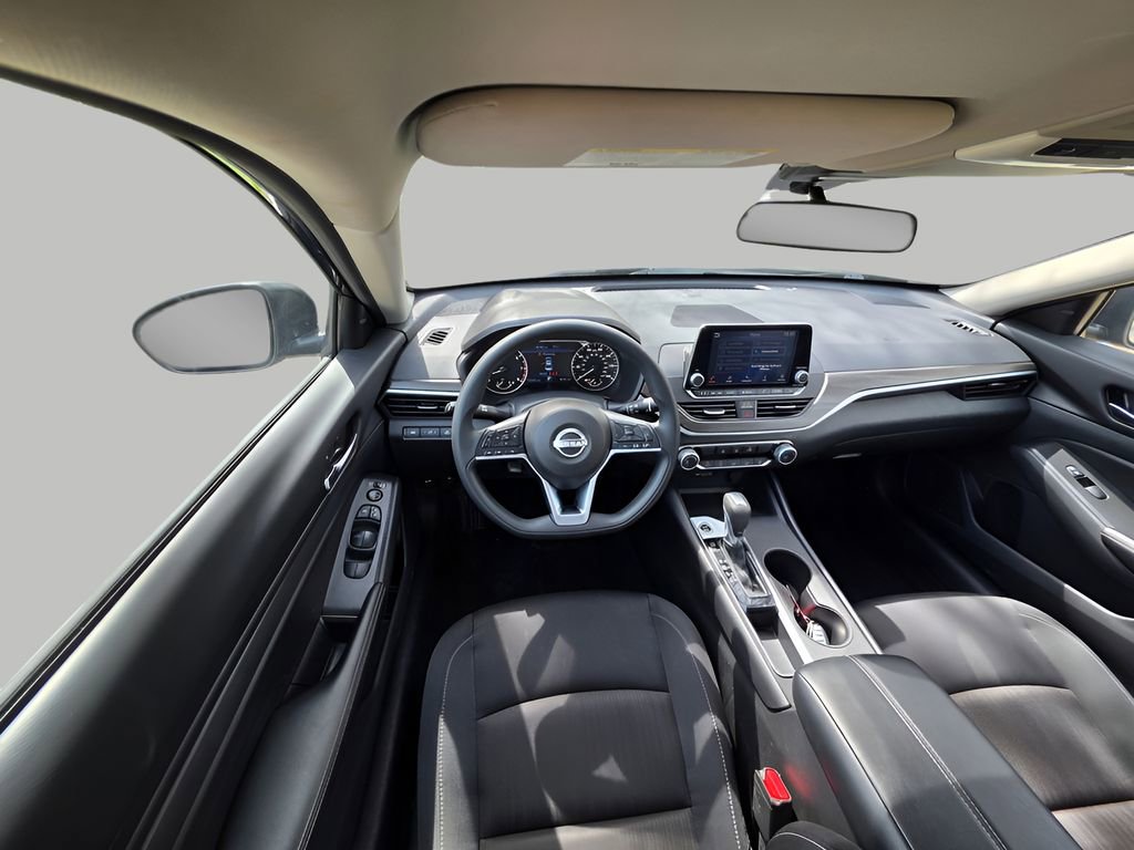 Used 2025 Nissan Altima 2.5 SV image 12