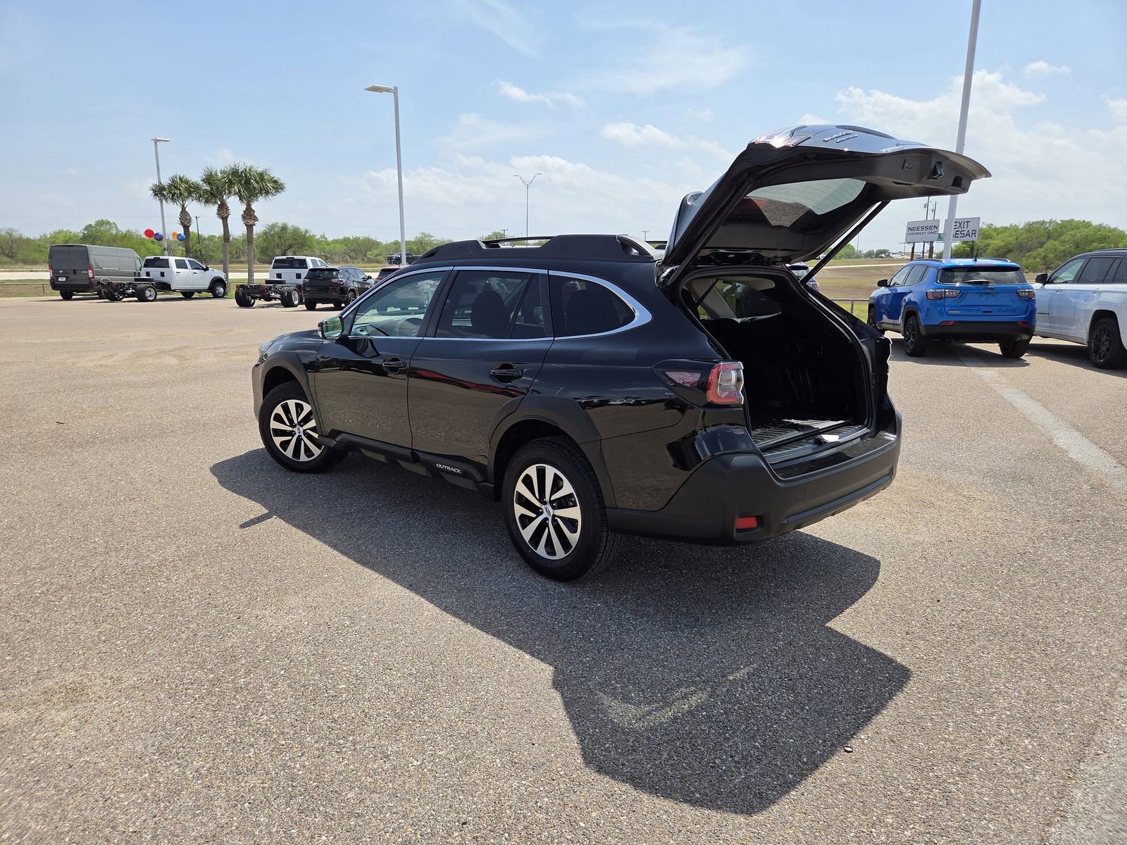Used 2023 Subaru Outback Premium AWD/4WD image 23
