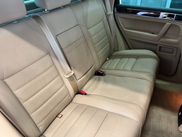 Used 2009 Volkswagen Touareg VR6 image 36