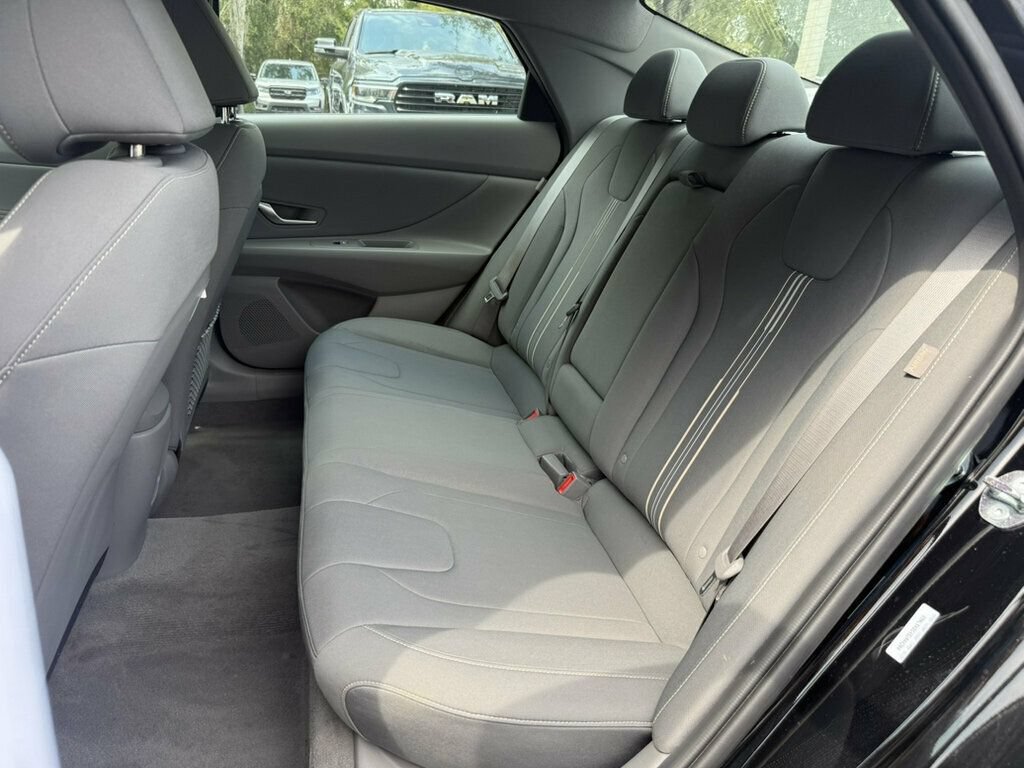 Used 2025 Hyundai Elantra SEL FWD image 9