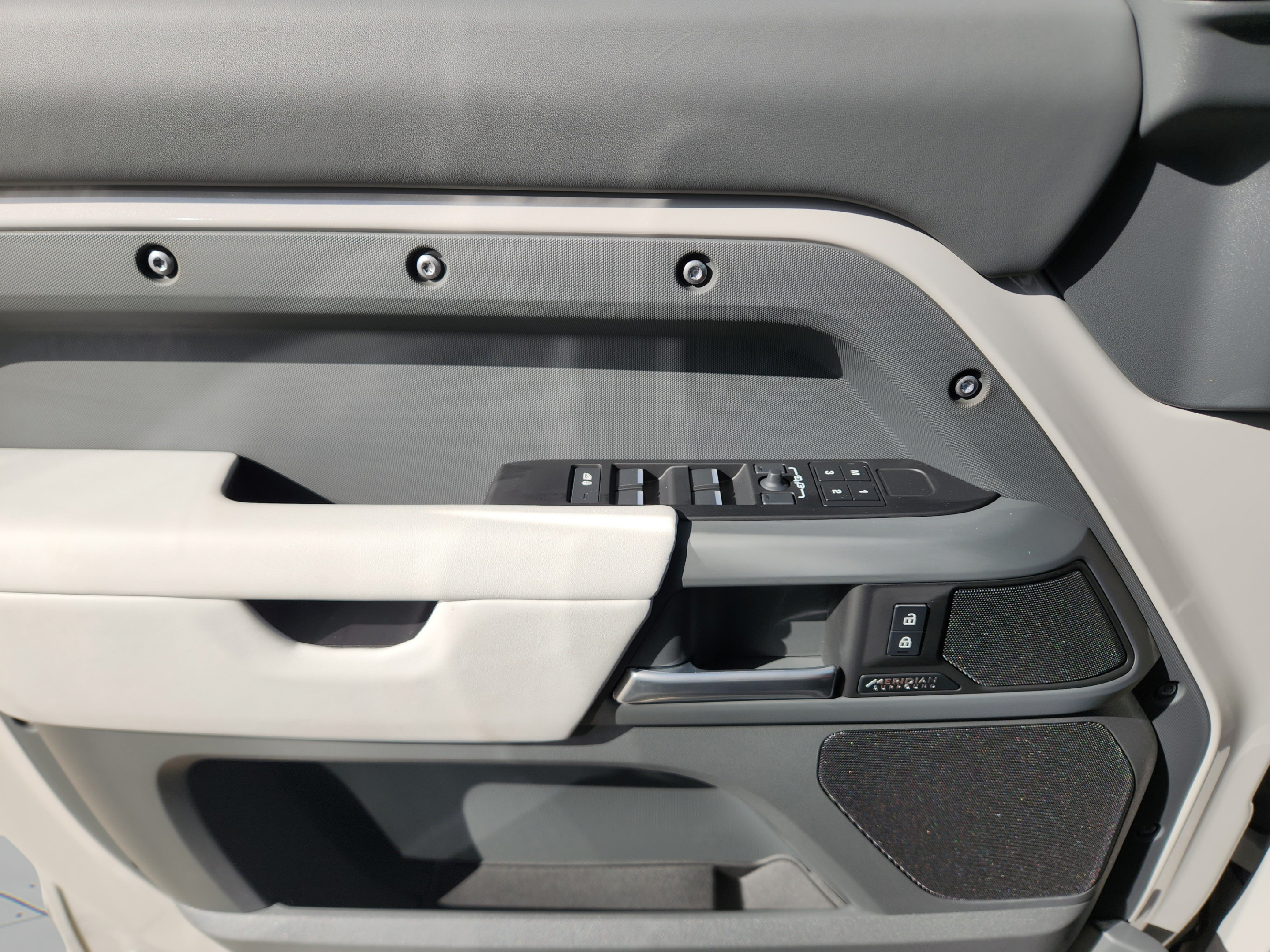 New 2026 Land Rover Defender 110 X-Dynamic SE AWD/4WD image 18
