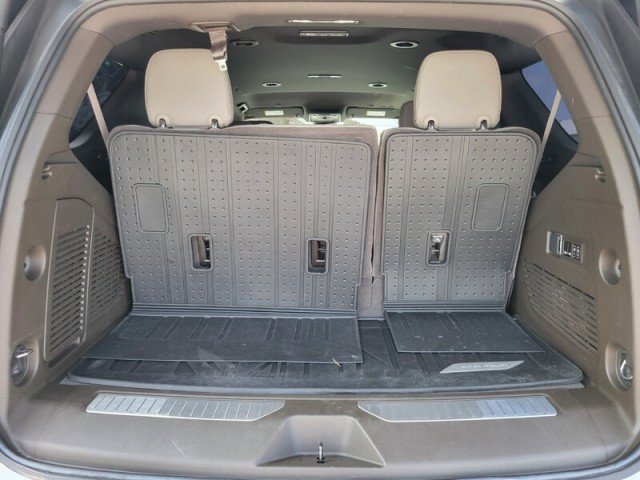 Used 2024 Chevrolet Tahoe Z71 w/ Luxury Package AWD/4WD image 7