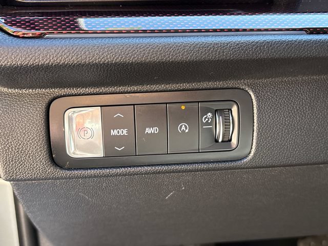 Used 2025 Chevrolet Traverse Z71 AWD/4WD image 27