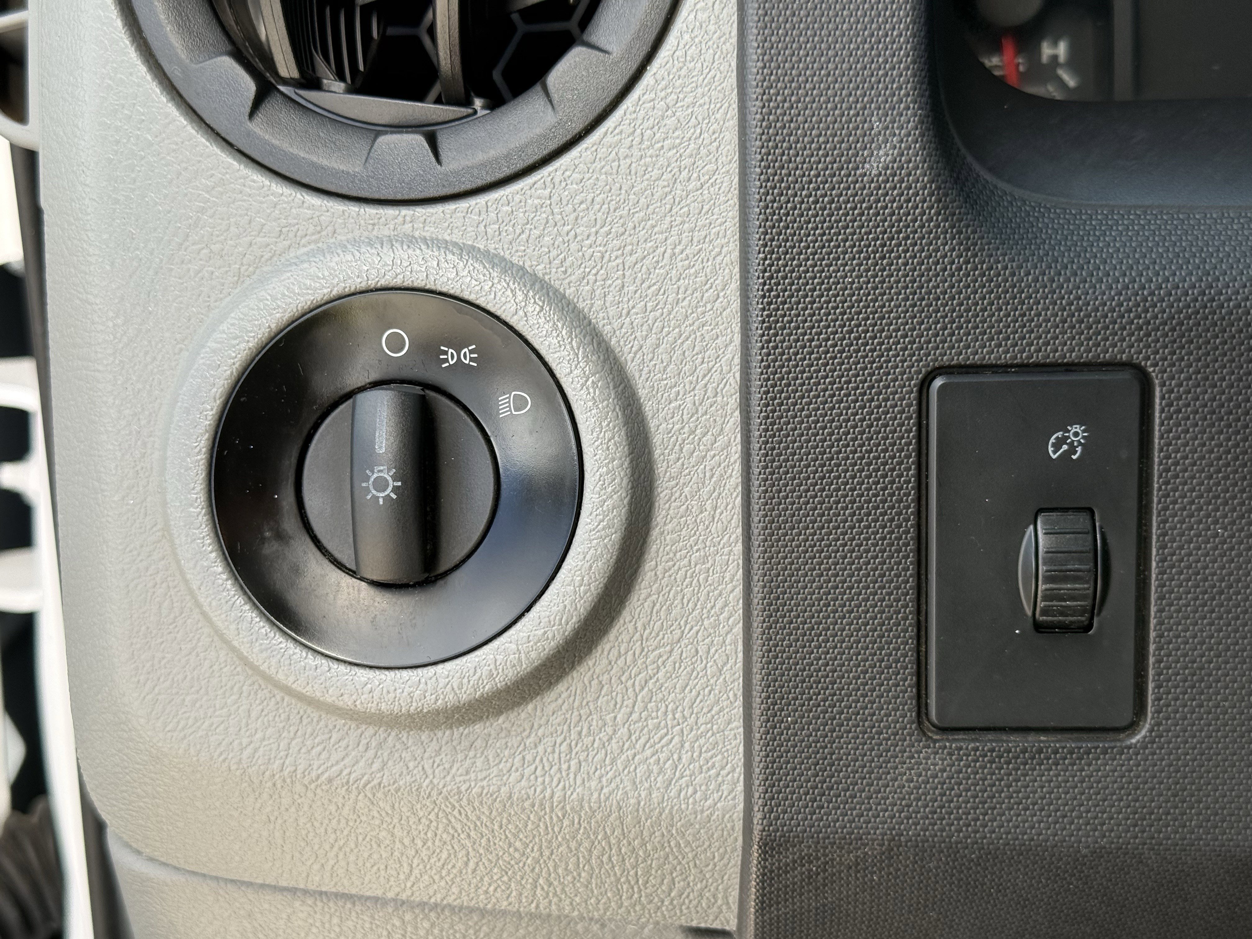 Used 2019 Ford E-350 and Econoline 350 Super Duty w/ Power Windows & Locks Group image 23