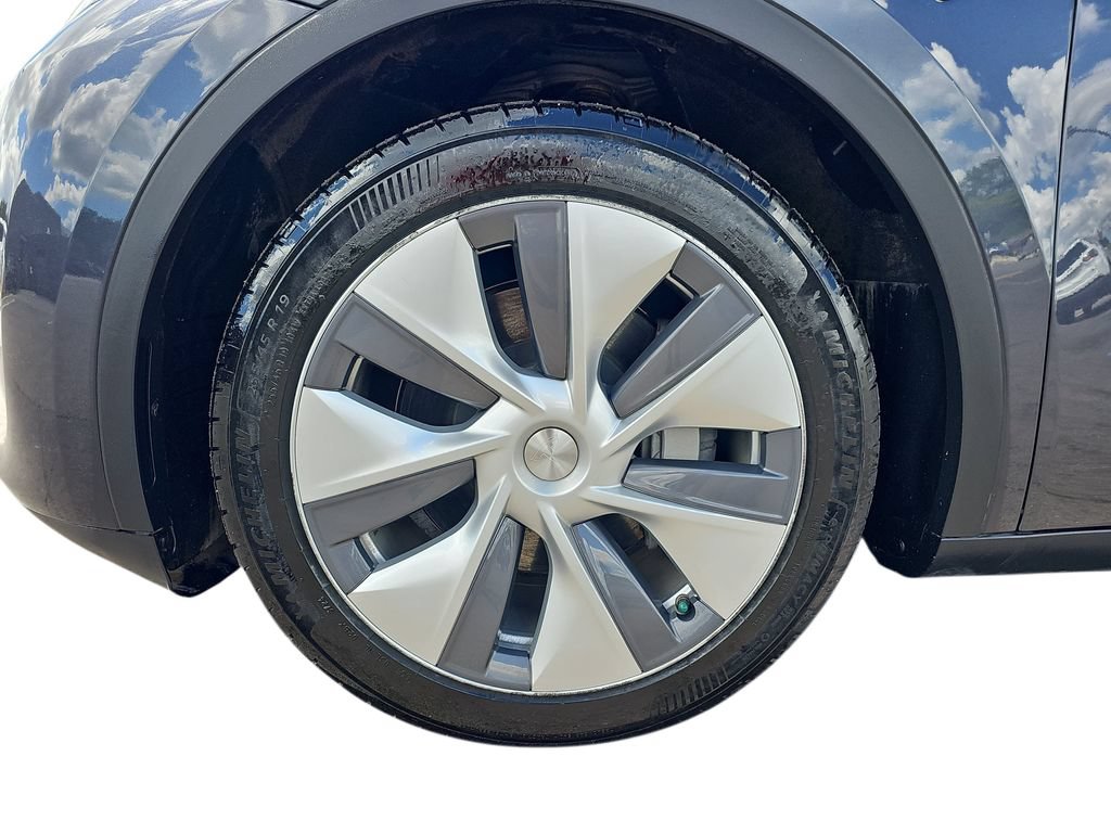 Used 2024 Tesla Model Y Long Range AWD/4WD image 31