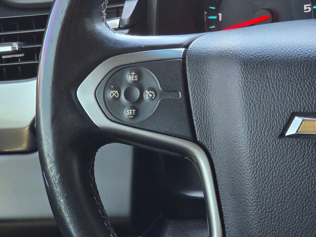 Used 2015 Chevrolet Suburban LS RWD image 19