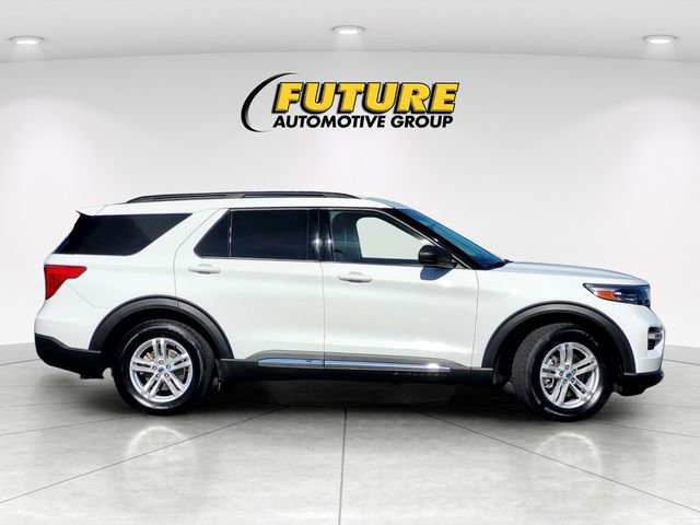 Certified 2022 Ford Explorer XLT w/ Equipment Group 202A image 3