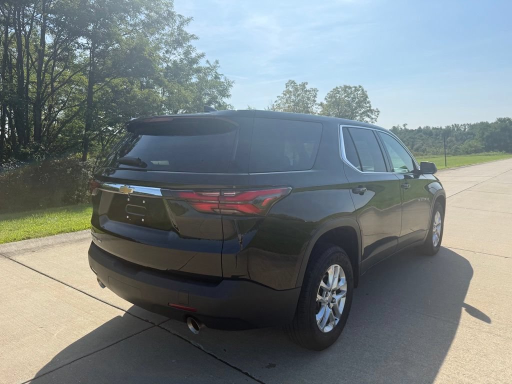 Used 2023 Chevrolet Traverse LS AWD/4WD image 3