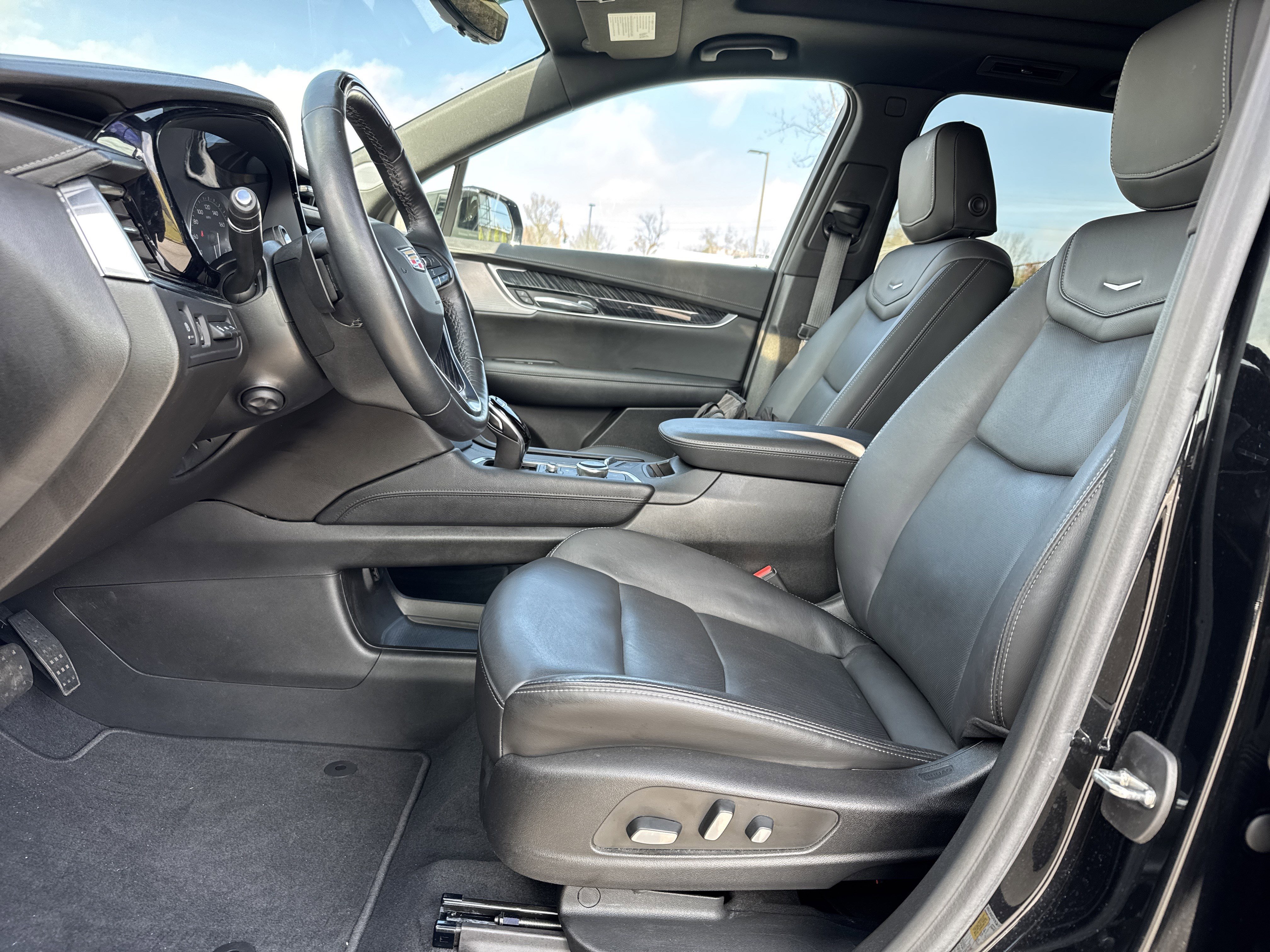 Used 2022 Cadillac XT6 Premium Luxury w/ Technology Package image 16