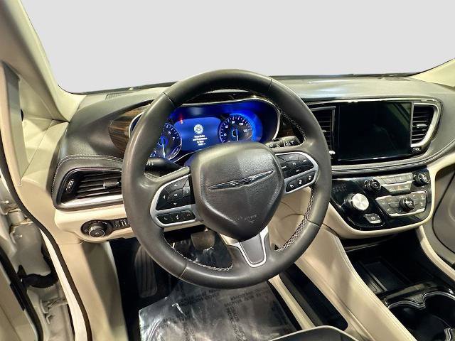Used 2023 Chrysler Pacifica Limited image 10