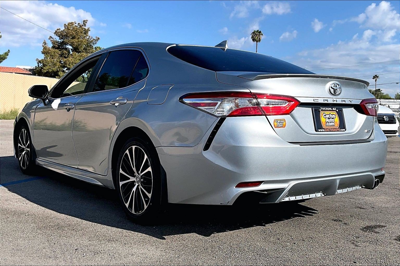 Used 2020 Toyota Camry SE FWD image 4