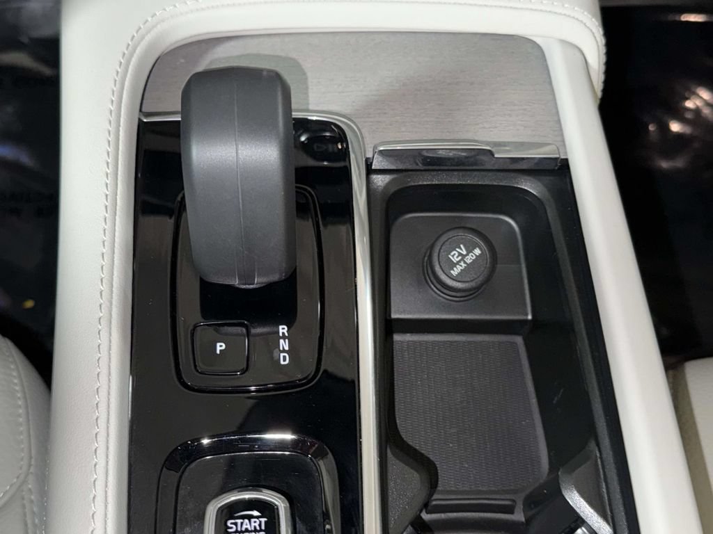 Used 2025 Volvo XC90 T8 Plus AWD/4WD image 25