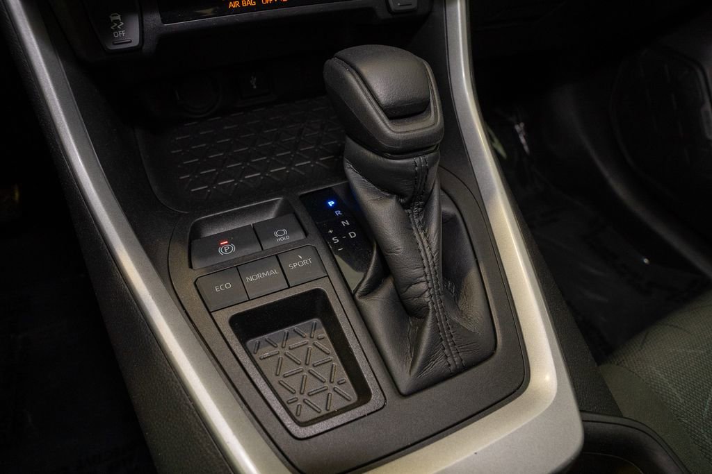 Used 2021 Toyota RAV4 XLE image 15