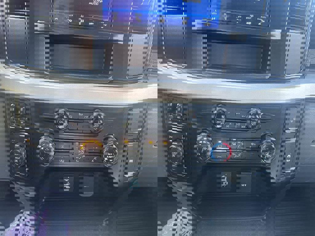 Used 2024 Ford F550 4x4 Regular Cab Super Duty image 16