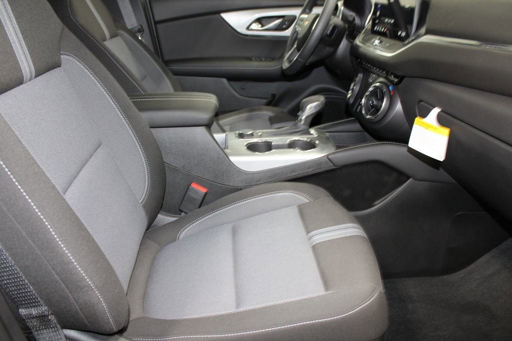 New 2025 Chevrolet Blazer LT w/ Midnight/Sport Edition image 21