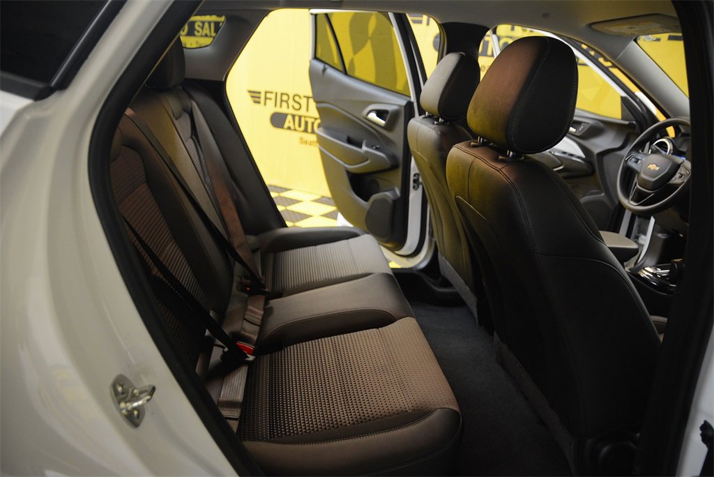 Used 2025 Chevrolet Trax LT image 32