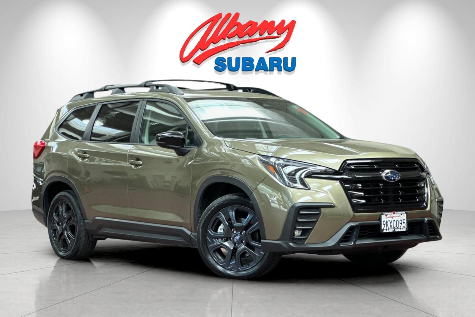 Used 2024 Subaru Ascent Onyx Edition image 2