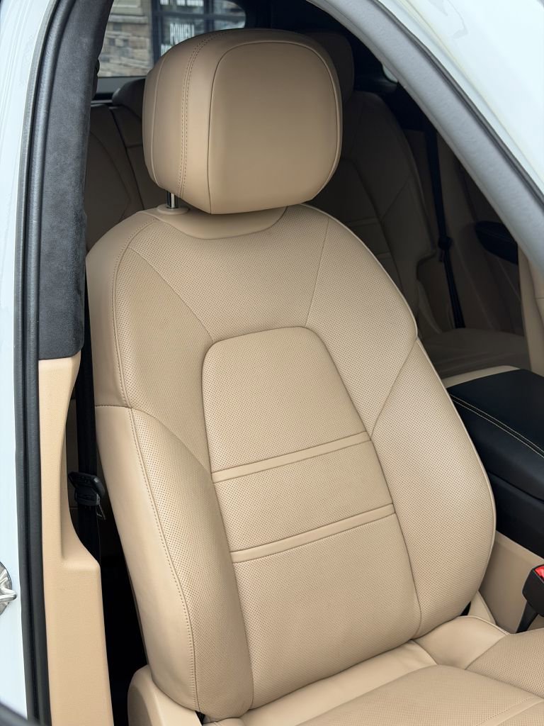 Used 2022 Porsche Cayenne Turbo w/ Premium Package Plus image 14