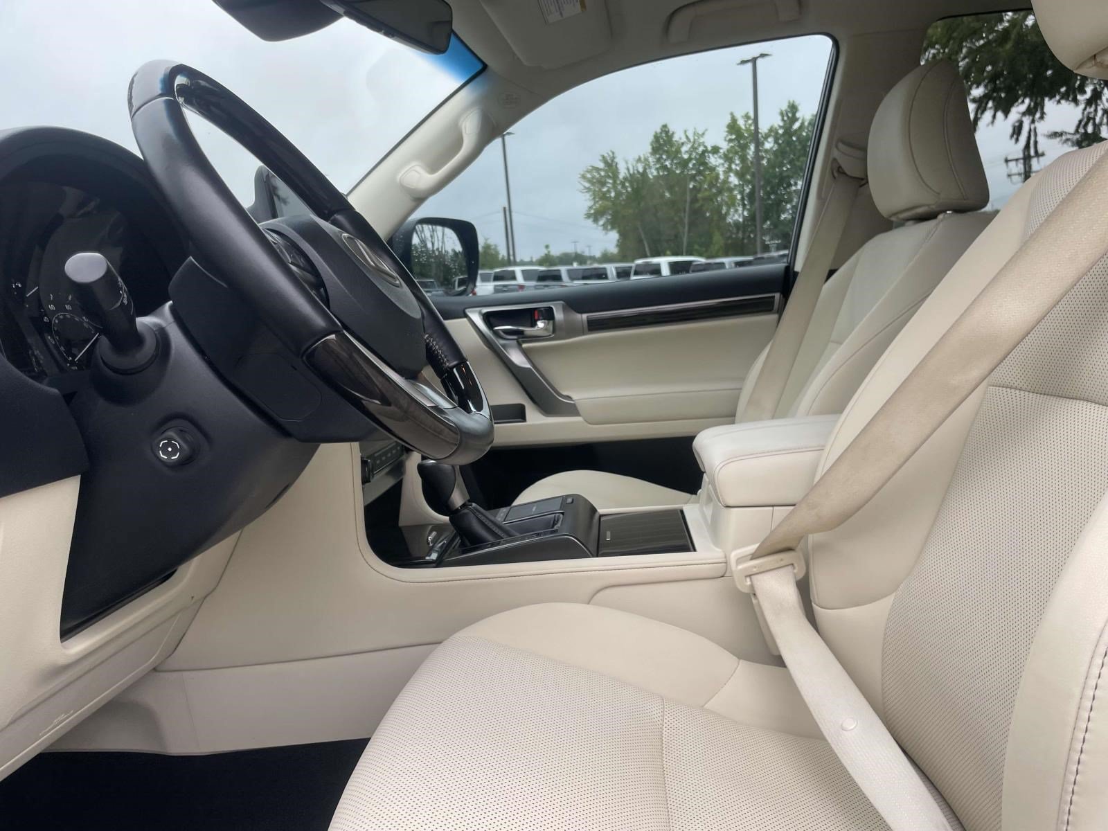Used 2023 Lexus GX 460 Premium w/ Accessory Package AWD/4WD image 7