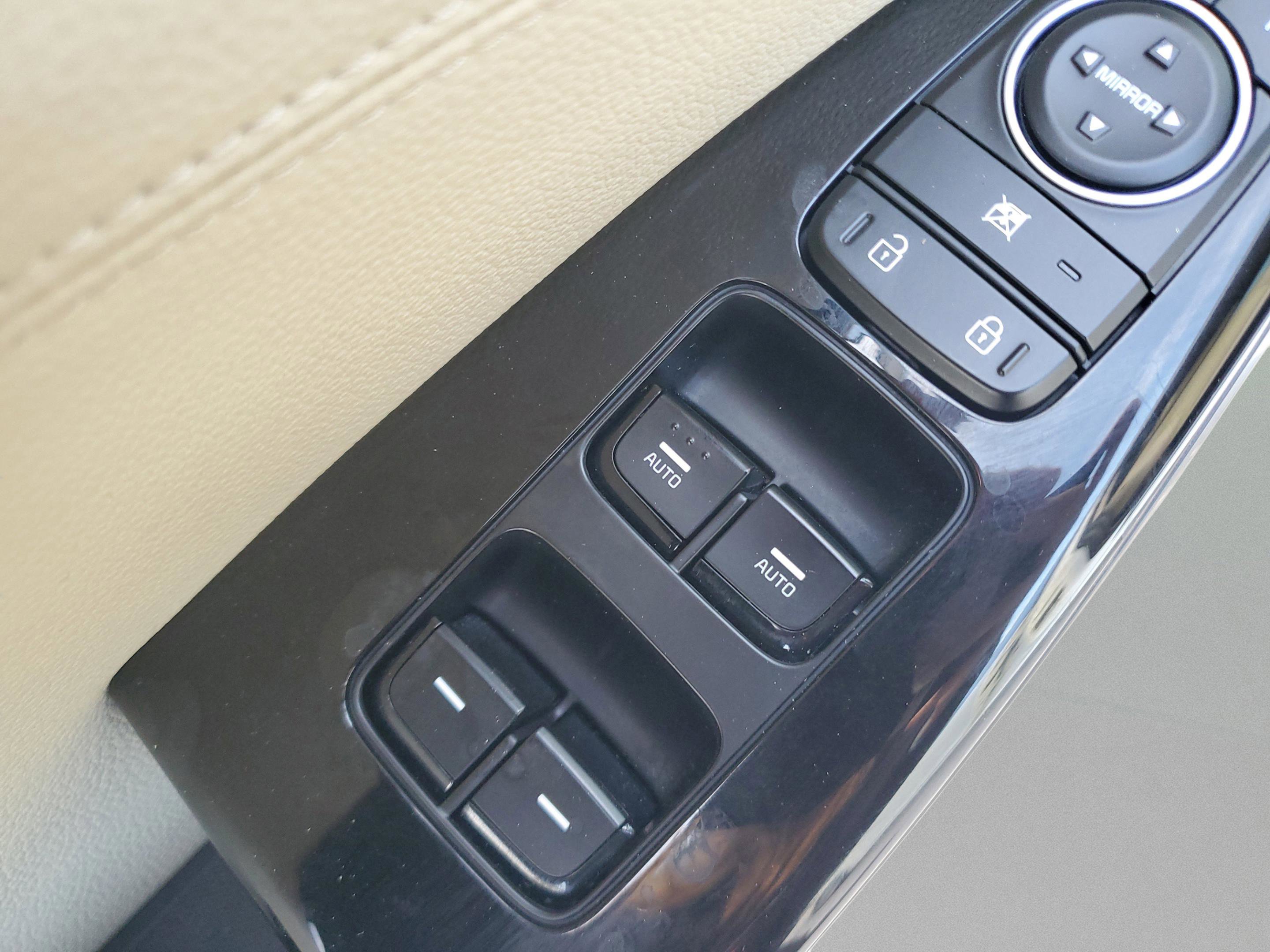 Certified 2019 Kia Cadenza Premium image 15