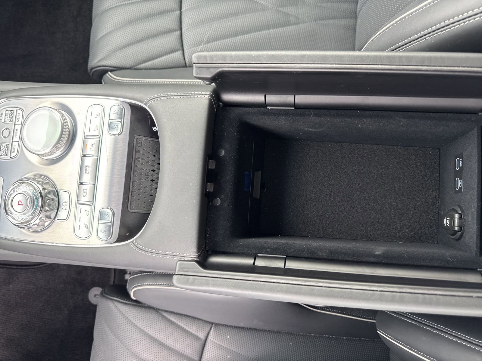 Used 2025 Genesis G90 3.5T image 26