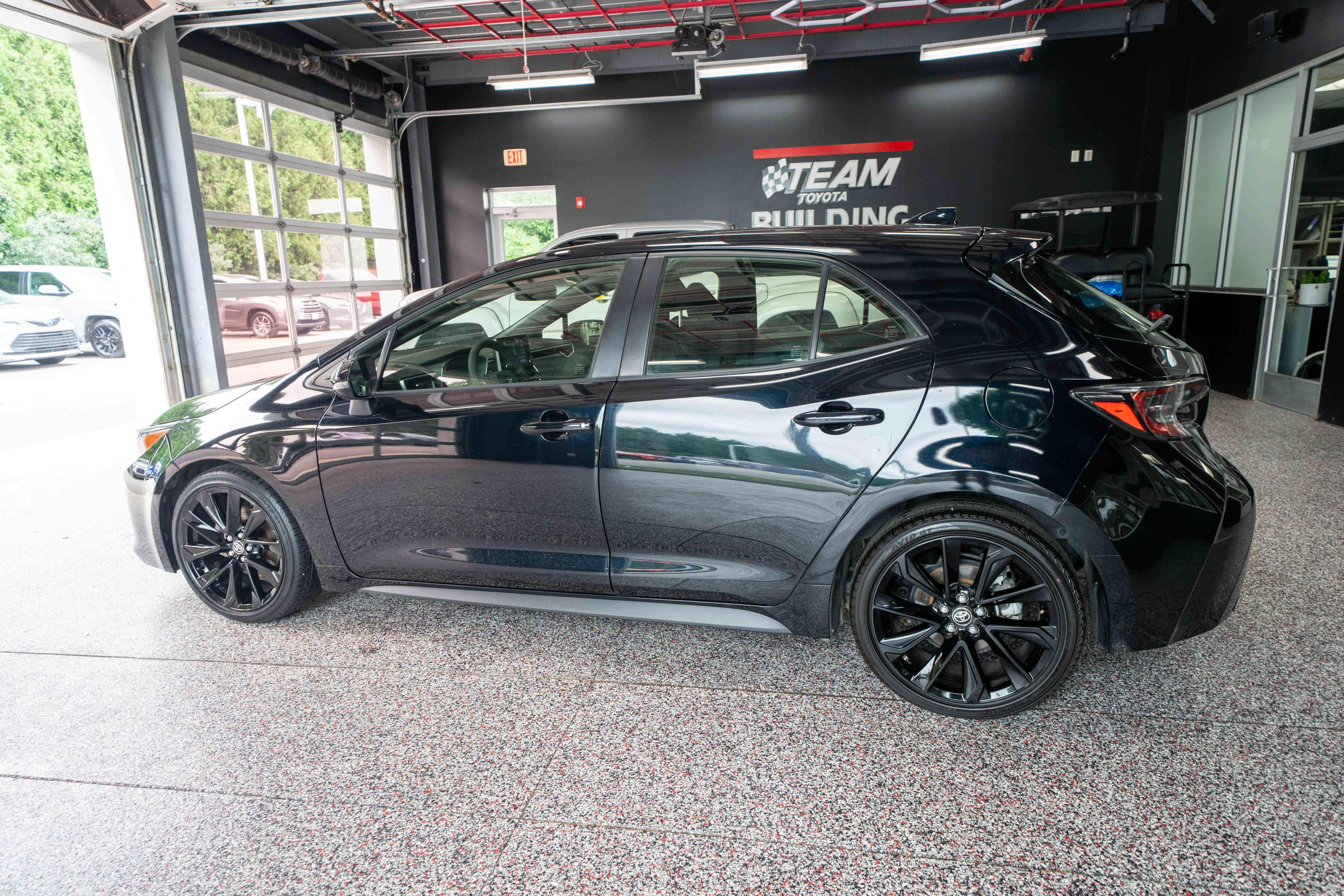 Used 2022 Toyota Corolla SE FWD image 2