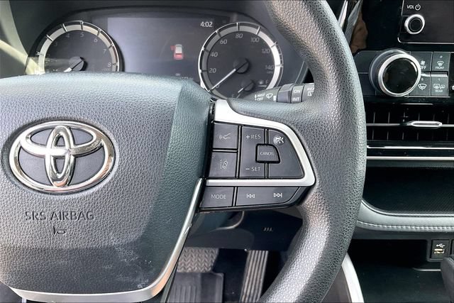 Used 2023 Toyota Highlander L FWD image 12