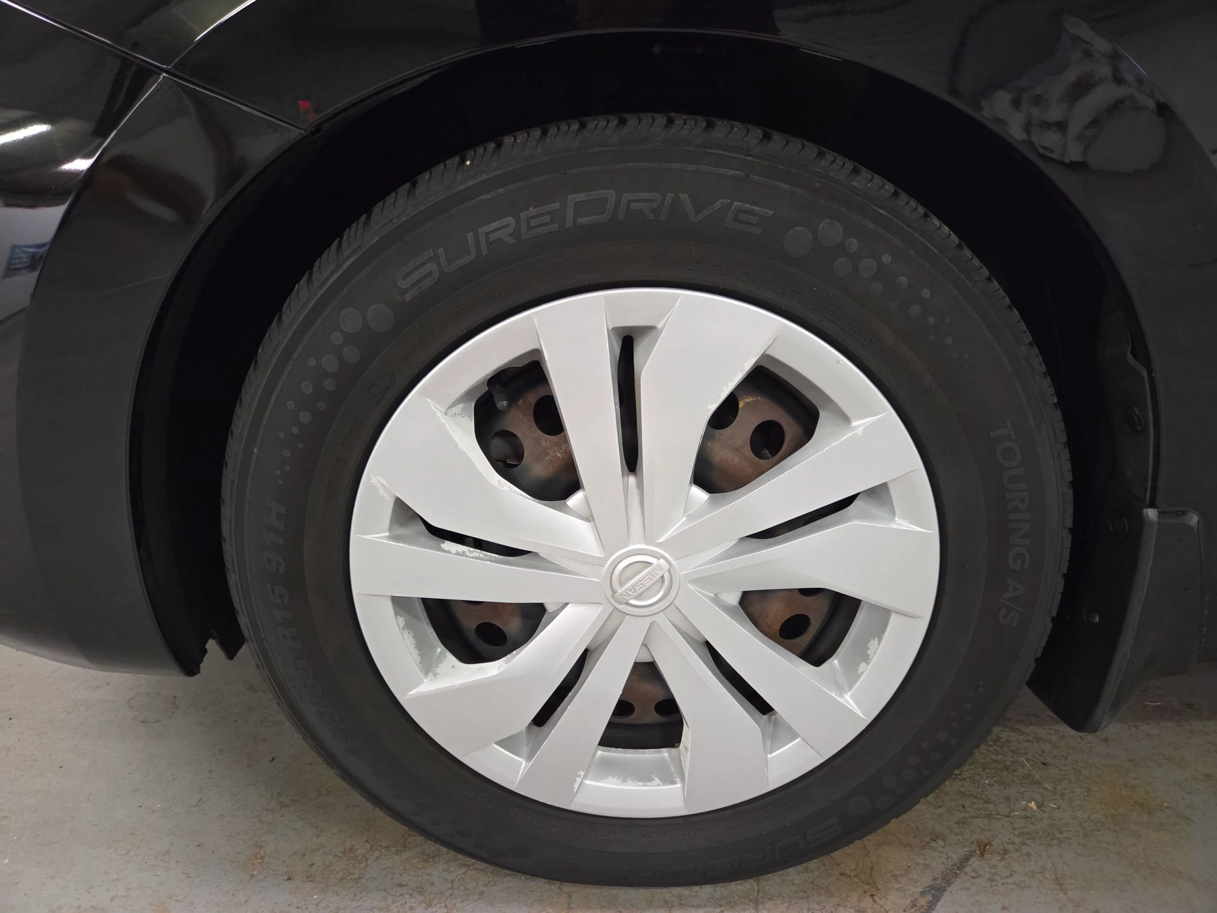 Used 2020 Nissan Versa S FWD image 13