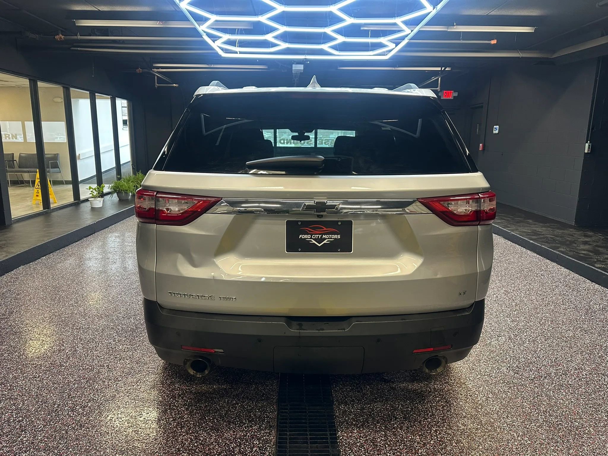 Used 2019 Chevrolet Traverse LT w/ LPO, Black Accent Package image 6