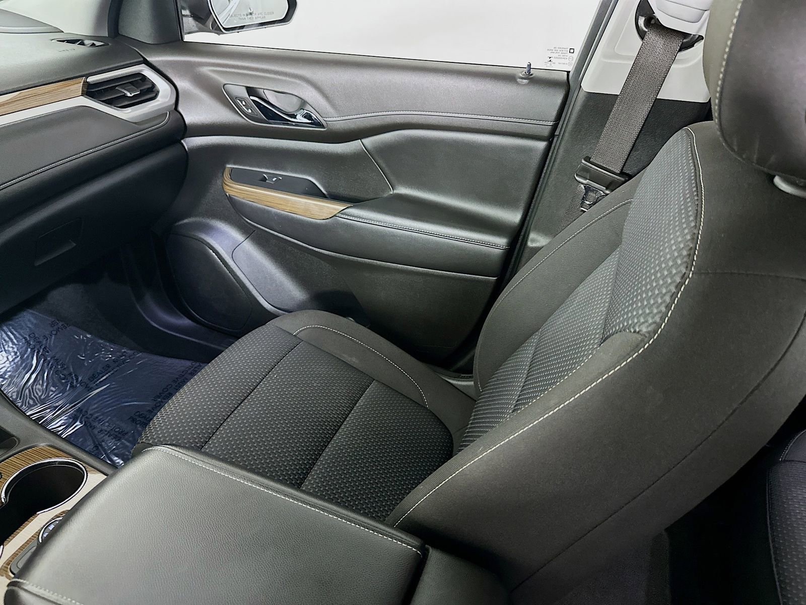 Used 2021 GMC Acadia SLE image 23