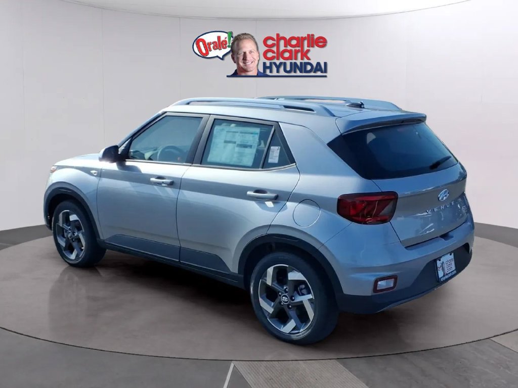 New 2026 Hyundai Venue SEL FWD image 3