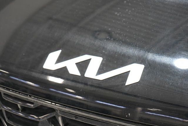 Used 2024 Kia Sorento S image 11