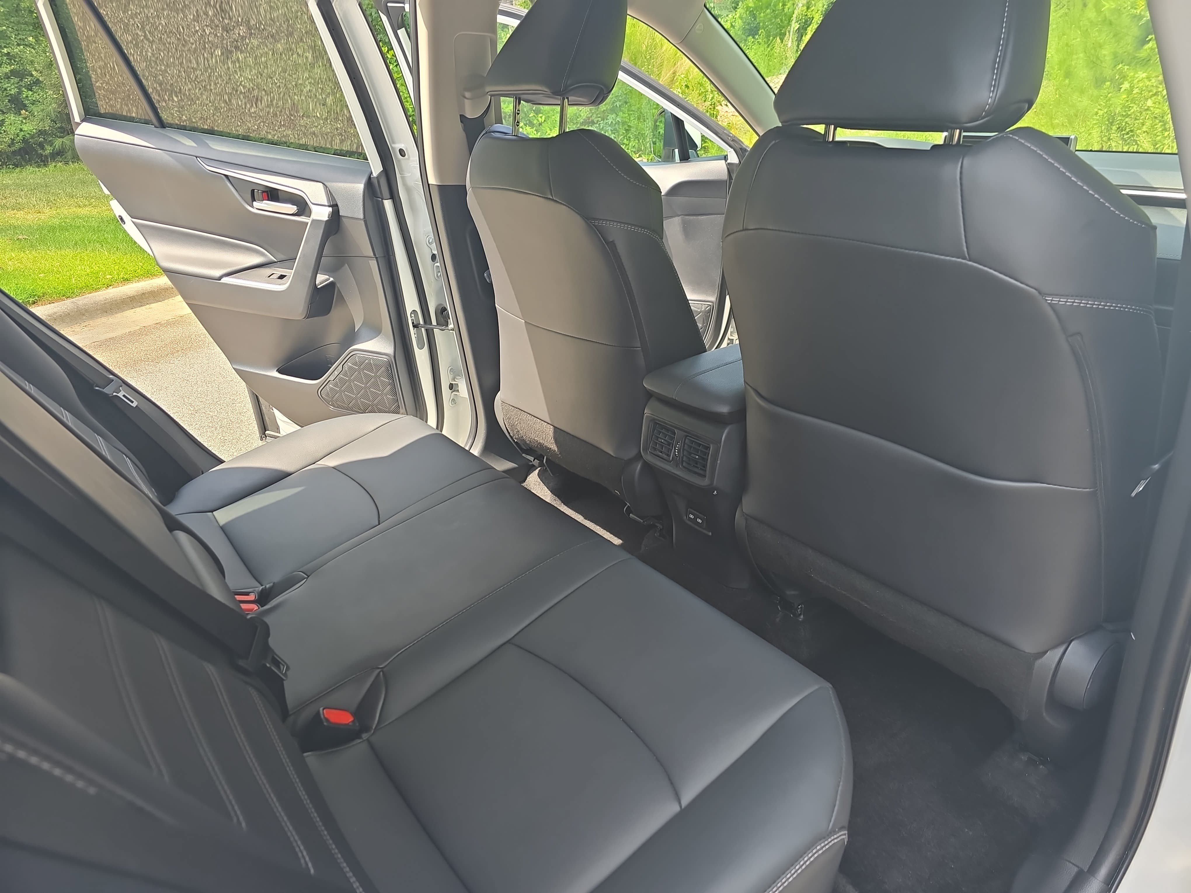 Used 2025 Toyota RAV4 XLE Premium FWD image 11