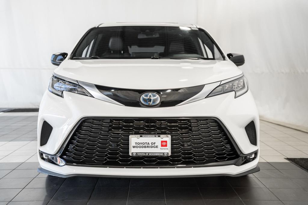 Used 2021 Toyota Sienna XSE image 2
