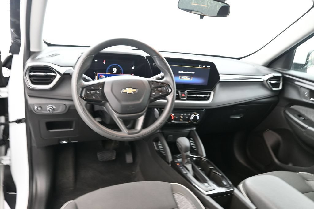Used 2024 Chevrolet TrailBlazer LT FWD image 18