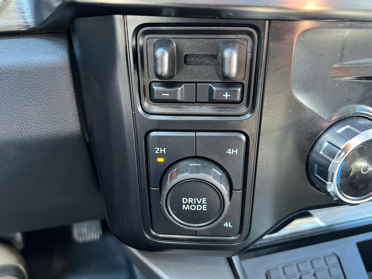 Used 2024 Ford F450 Lariat image 27