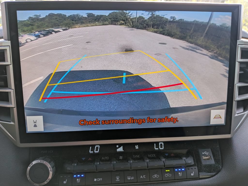 Used 2025 Toyota Tundra Limited AWD/4WD image 21