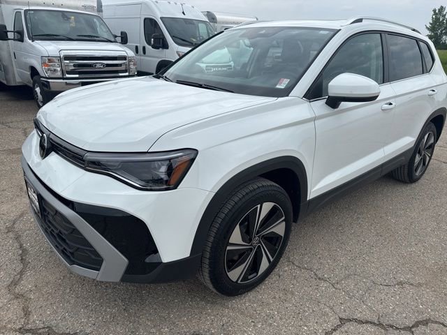 New 2025 Volkswagen Taos SE image 28