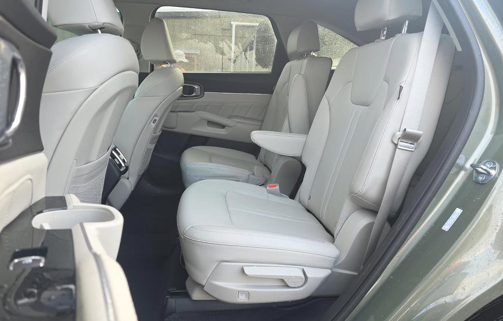 Used 2025 Kia Sorento SX image 10