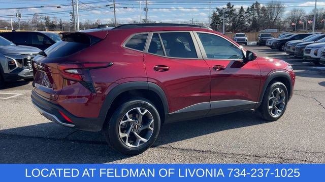 Used 2024 Chevrolet Trax LT w/ Driver Confidence Package image 8