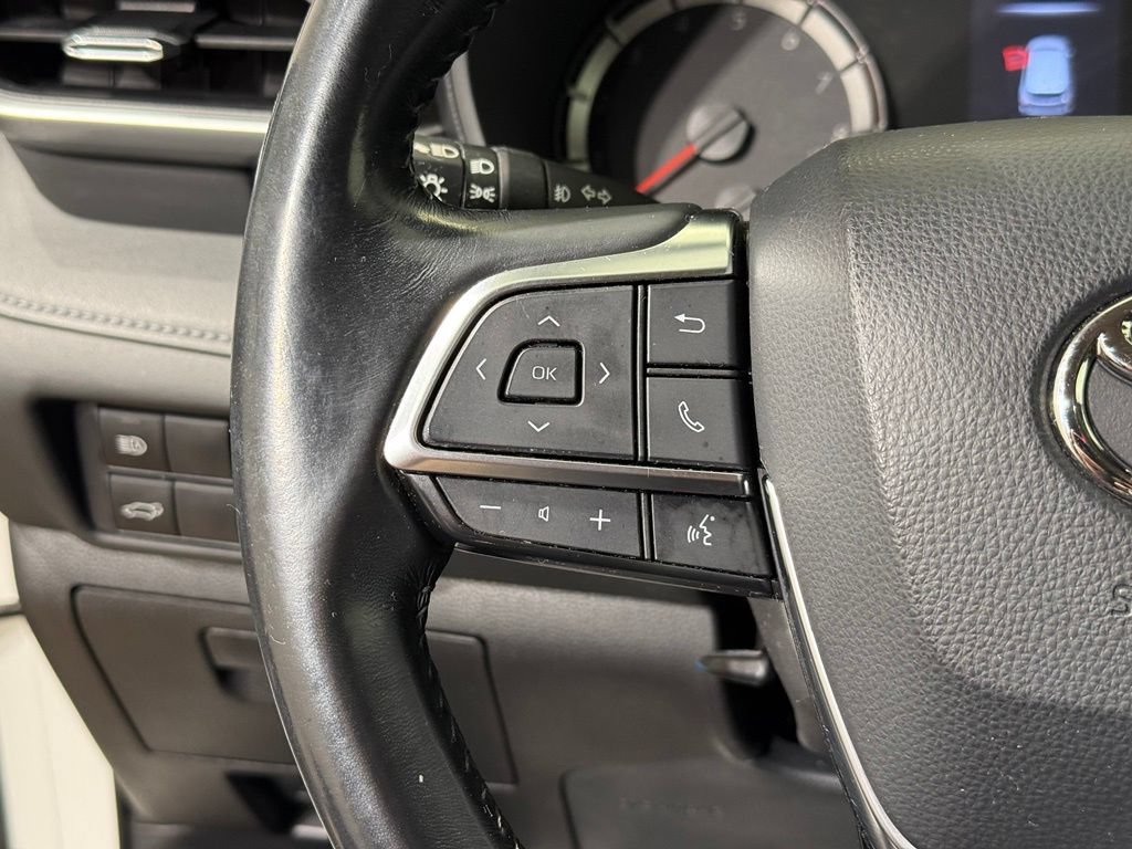 Used 2021 Toyota Highlander LE AWD/4WD image 24