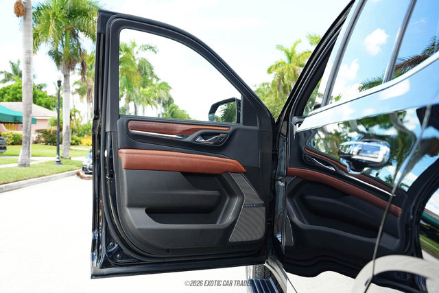 Used 2023 GMC Yukon Denali Ultimate AWD/4WD image 31