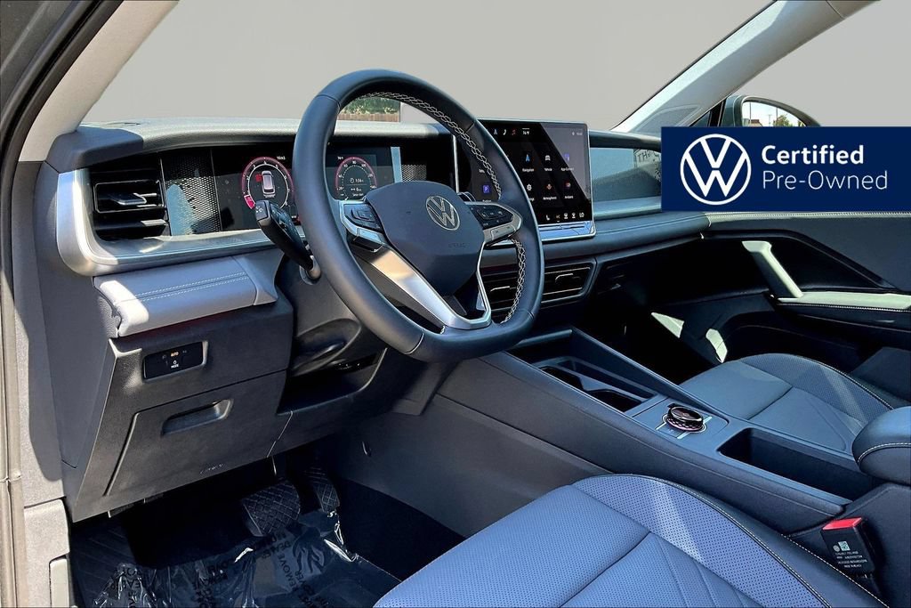 Used 2025 Volkswagen Tiguan SE FWD image 18