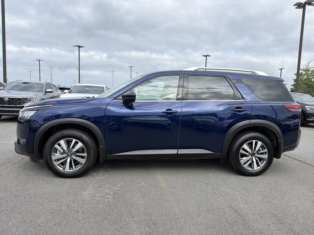 Used 2022 Nissan Pathfinder SL AWD/4WD image 2