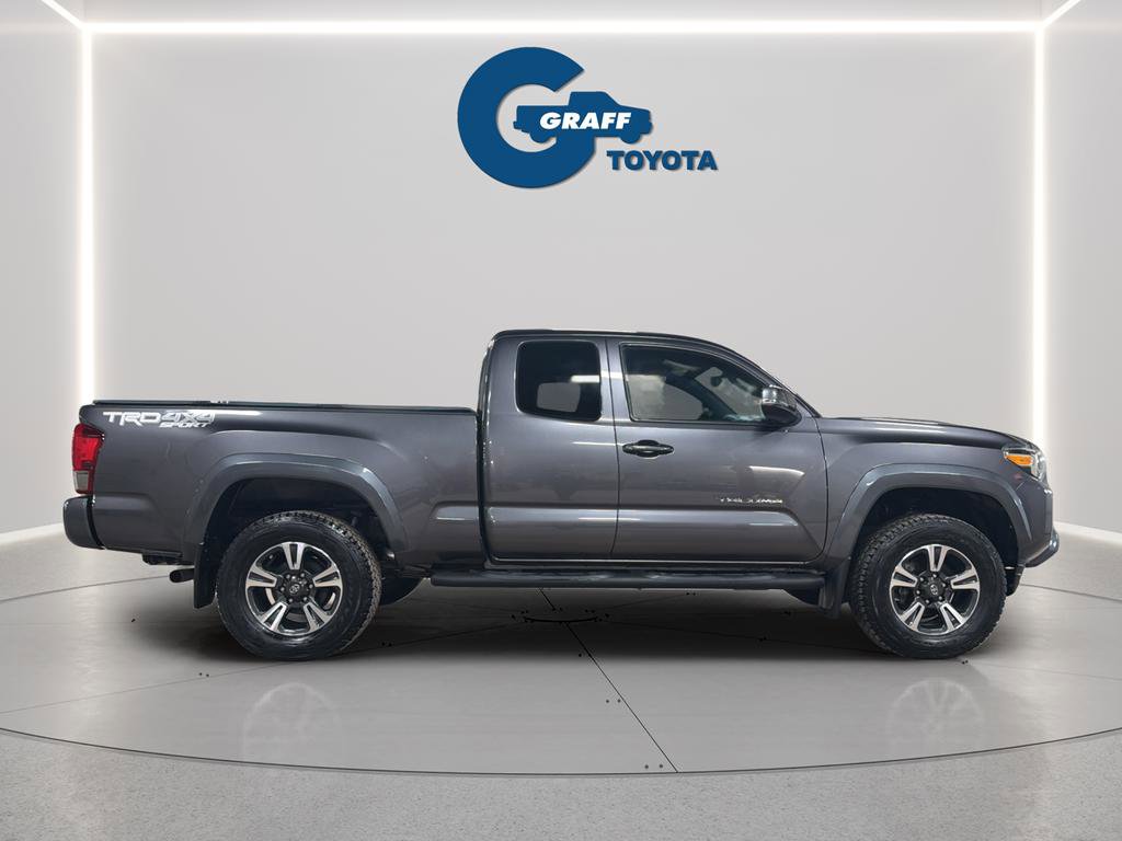 Used 2017 Toyota Tacoma TRD Sport w/ Tow Package (A/T) image 9