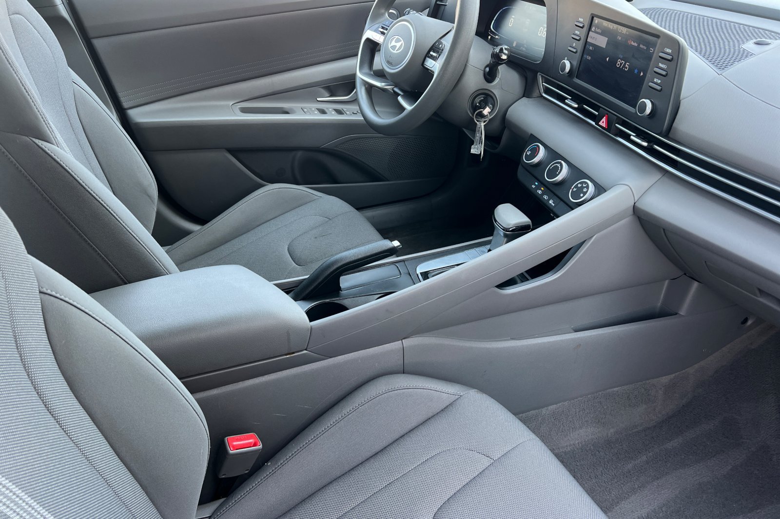 Used 2024 Hyundai Elantra SE FWD image 15