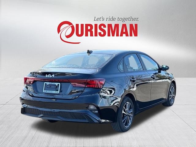 Used 2023 Kia Forte LXS image 2