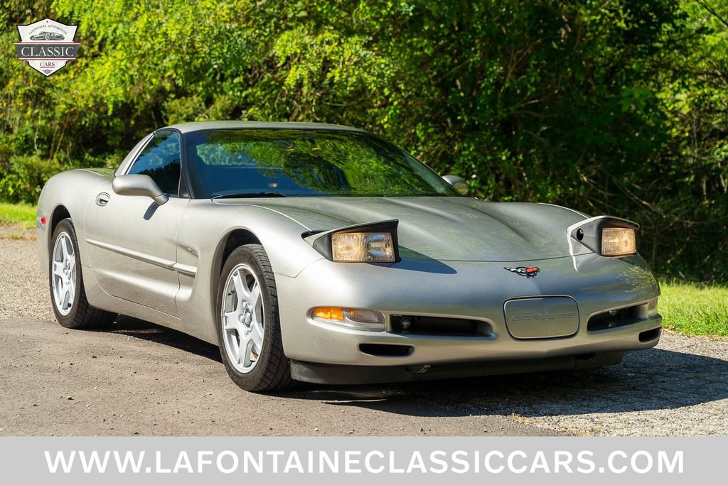 Used 1999 Chevrolet Corvette Coupe RWD image 2