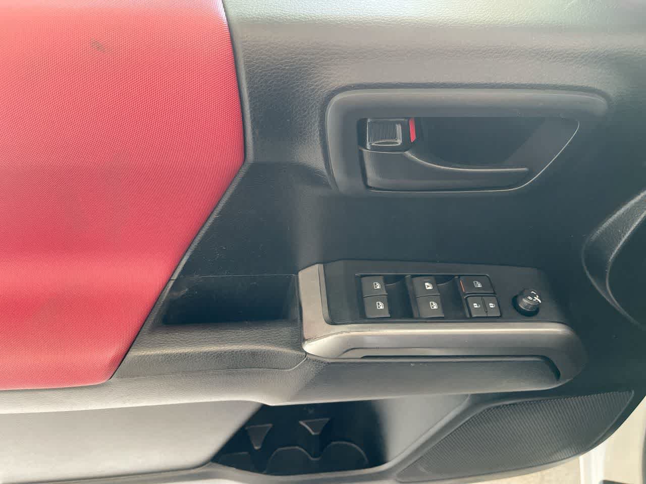 Used 2019 Toyota Tacoma SR5 AWD/4WD image 13